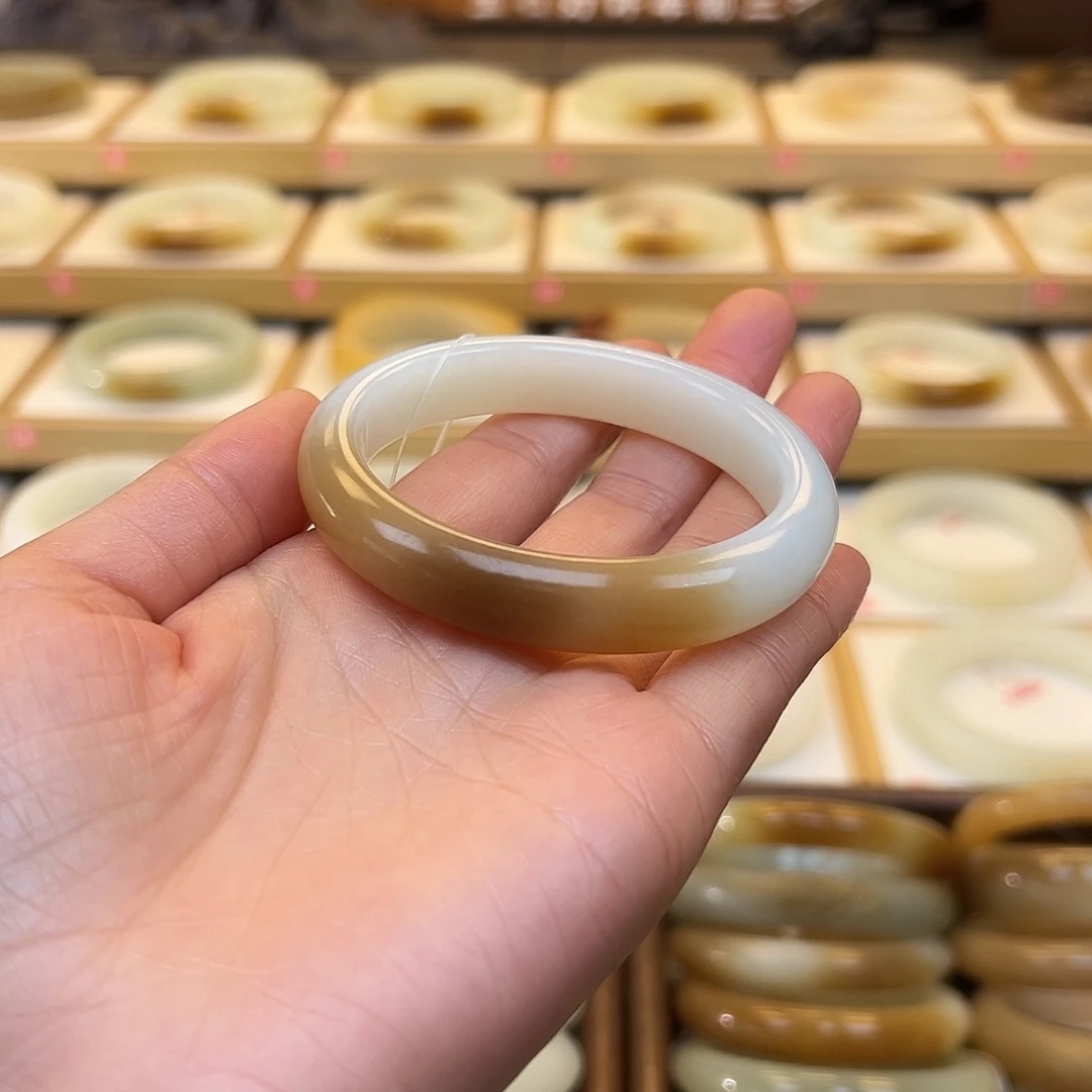 和田玉未镶嵌手镯2