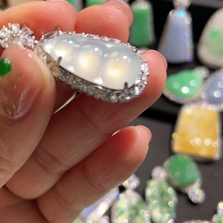 小****翡翠银S925镶嵌颈饰