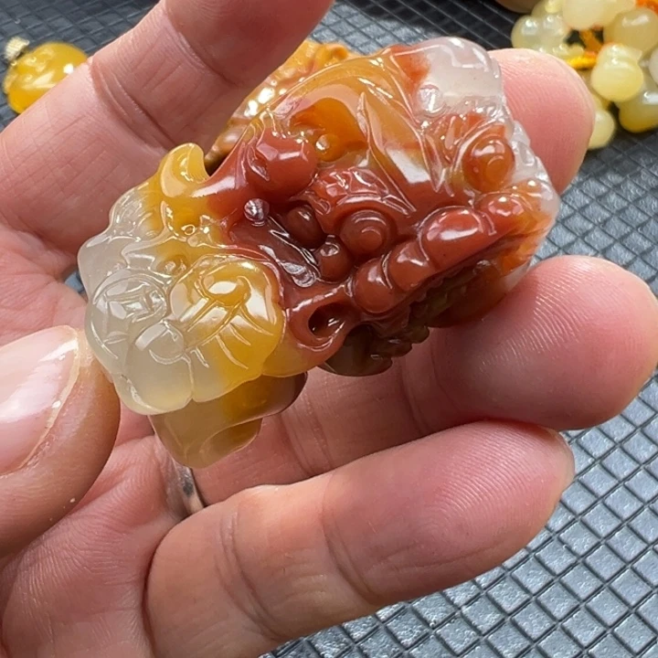 石英质玉（黄龙玉）颈饰未镶嵌