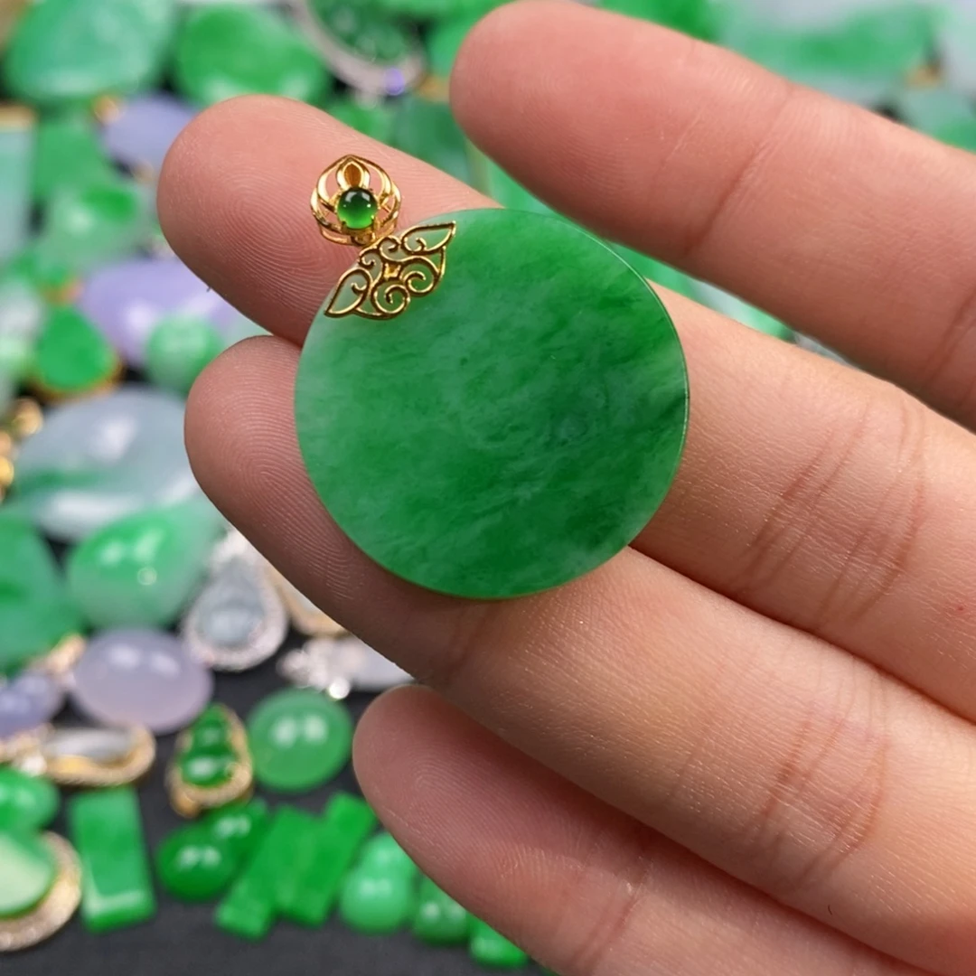 翡翠18K金镶嵌颈饰翡翠