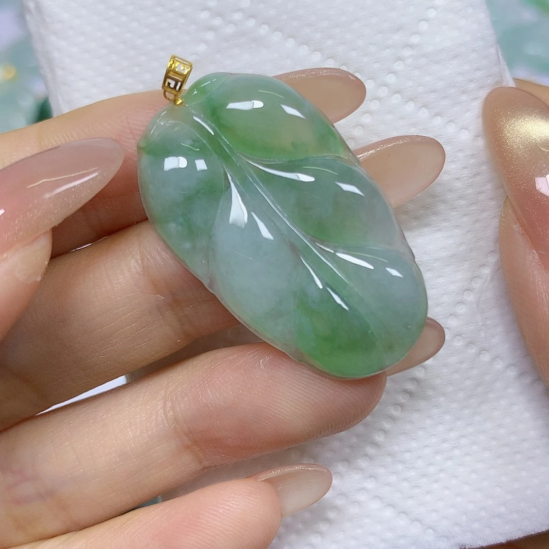 颈饰18K金镶嵌翡翠挂件