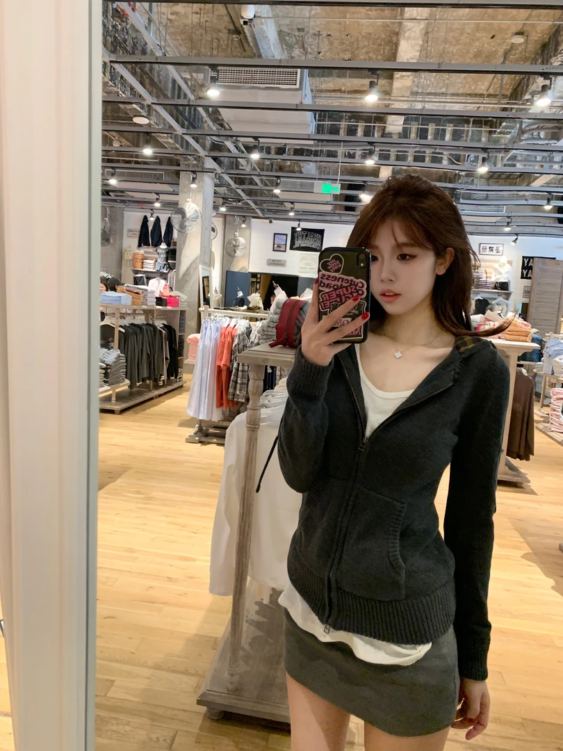 尹千金J【复古撞色】美式复古休闲时尚格子拼接连帽外套A102203