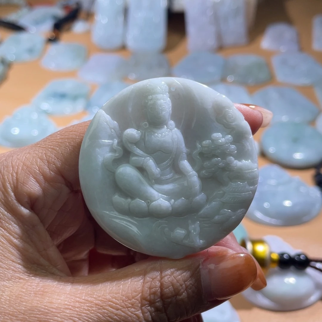 翡翠未镶嵌颈饰山水观音