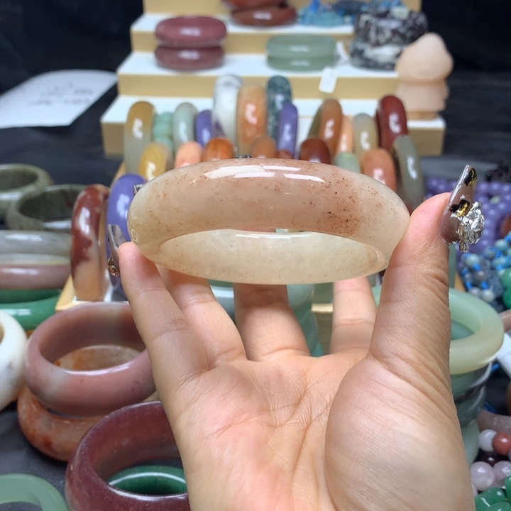 未镶嵌手镯石英质玉清*