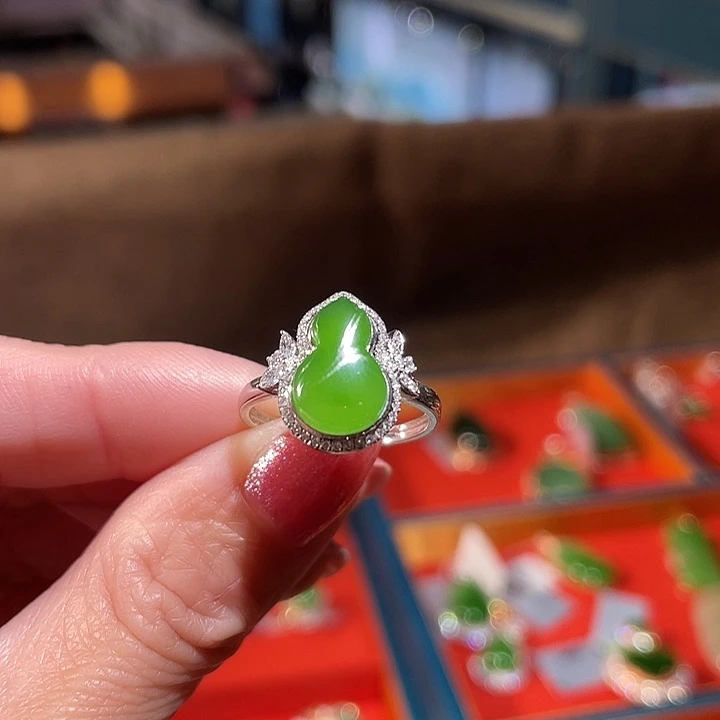 18K金镶嵌戒指和田玉14#葫芦  J#3