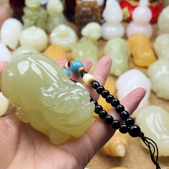 大***虾玉天然玉石手把件