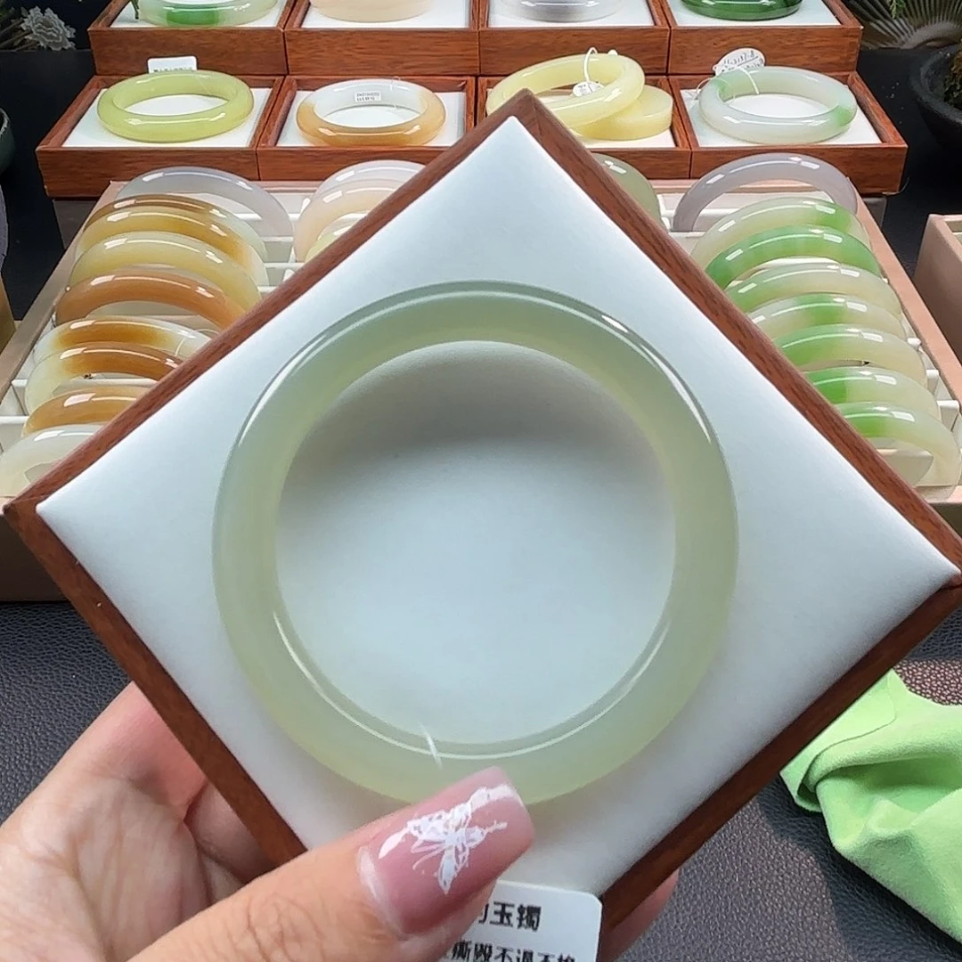 和田玉手镯未镶嵌52