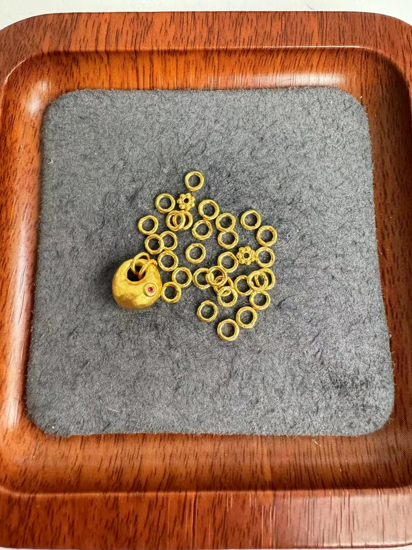 足金999 卡4盘缠锤纹小金坨雪花隔片