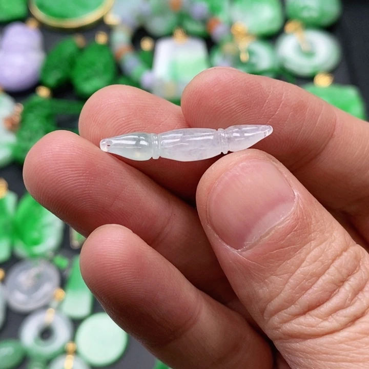 翡翠颈饰未镶嵌吊坠