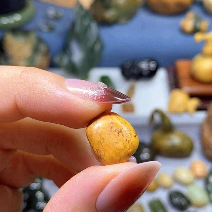 岫岩河磨玉（透闪石质玉）未镶嵌挂件随形珠