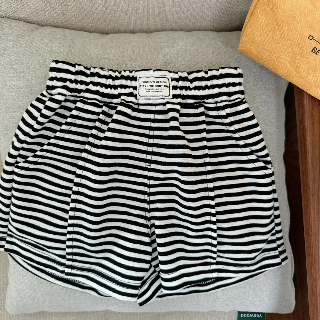 【JMJQ 20798】 夏季儿童韩版冰凉宽松时尚百搭条纹不过膝黑白短裤