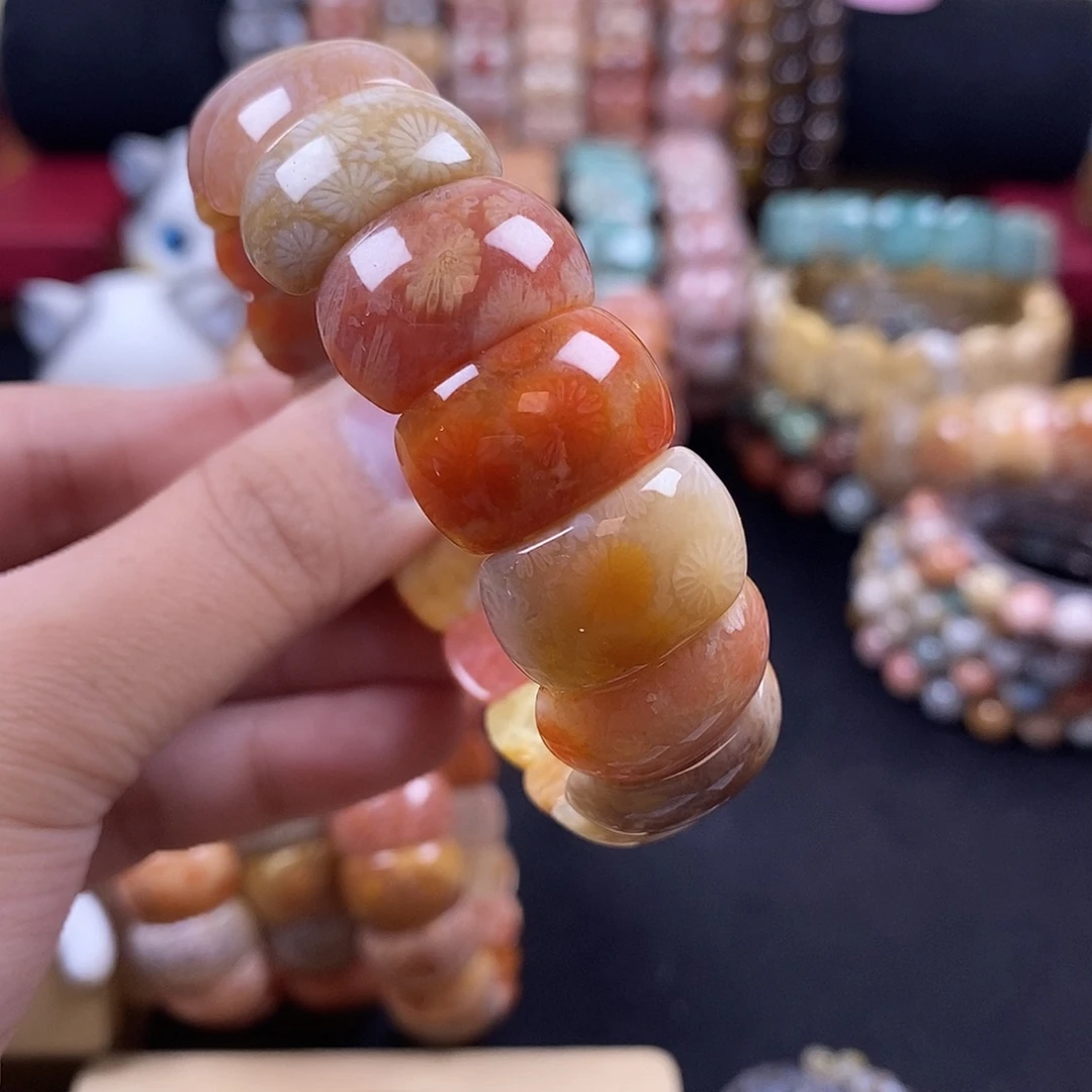 小****硅化珊瑚（珊瑚玉）未镶嵌手牌