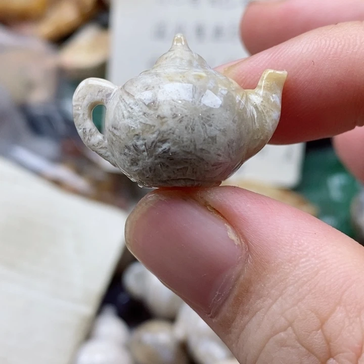 硅化珊瑚（珊瑚玉）未镶嵌颈饰有瑕 小吊坠