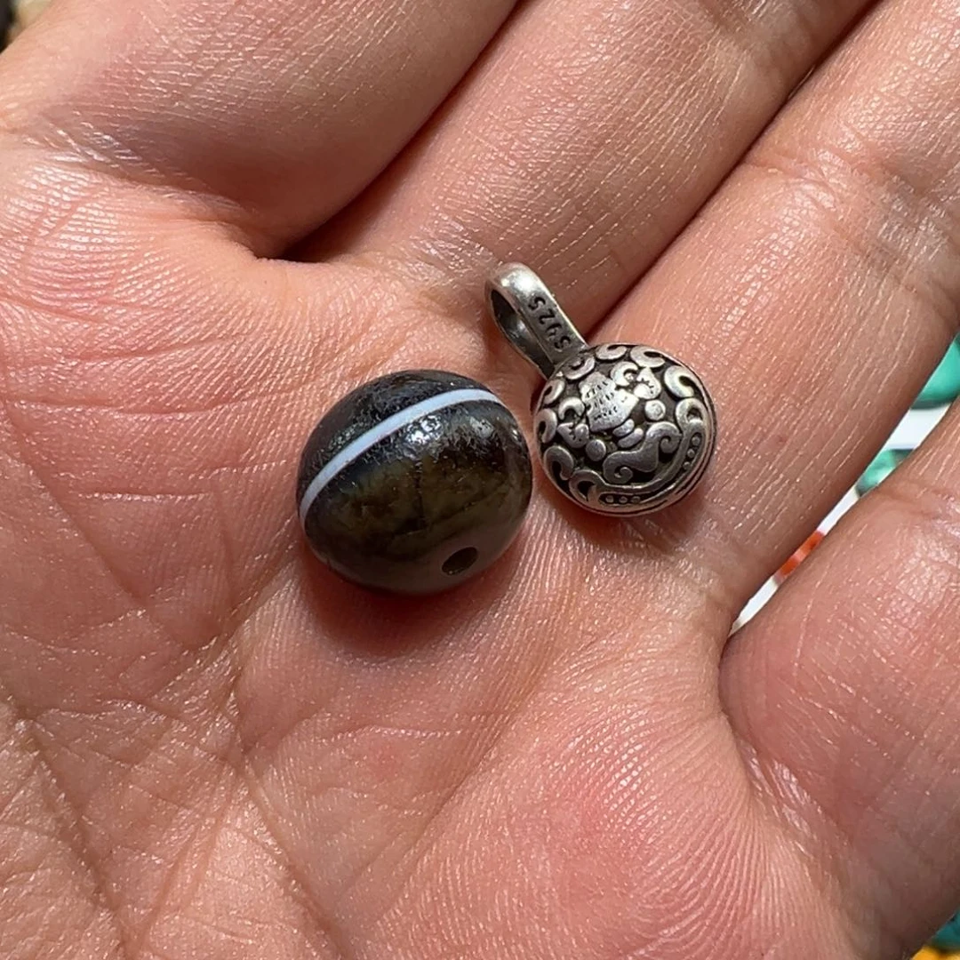 质****颈饰玻璃墨白藏传出品01