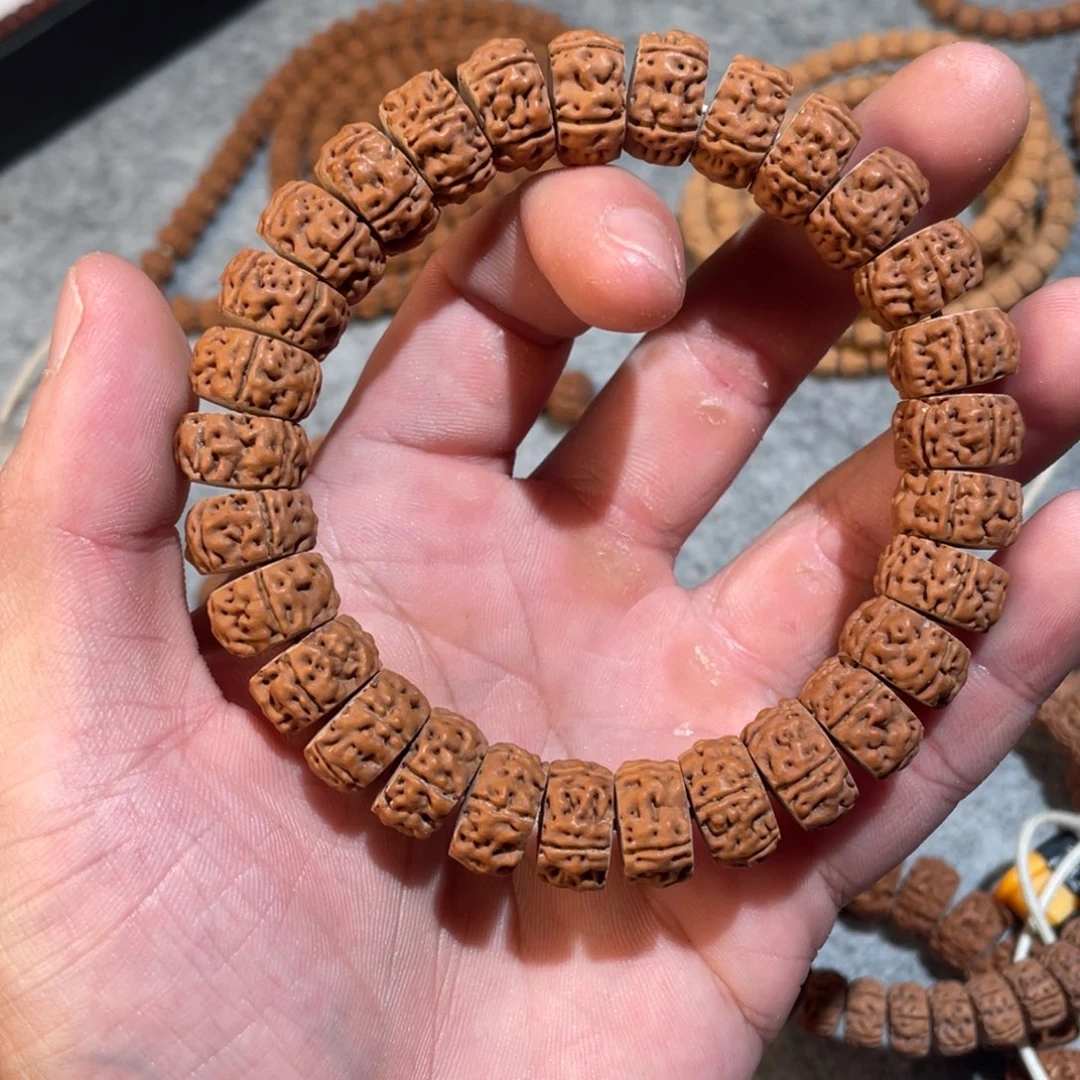 老***果吊坠金刚菩提老树王龙切