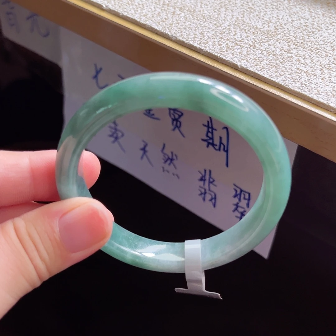 翡翠手镯未镶嵌手镯