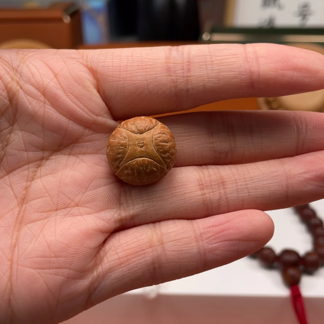 凤眼菩提手串到**看凤眼菩提打孔不退不换