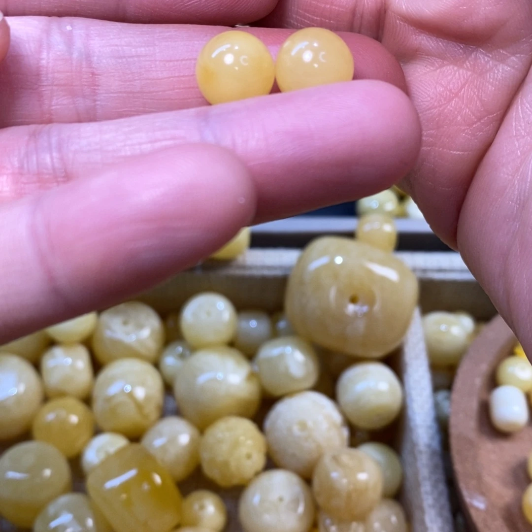 悦***1琥珀未镶嵌裸石蜜蜡配珠