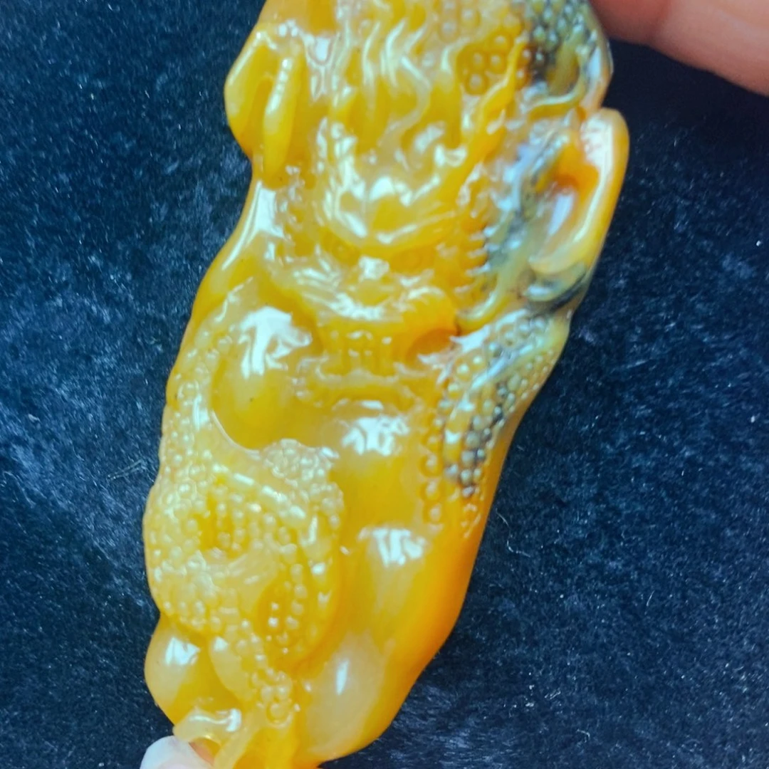 未镶嵌石英质玉（黄龙玉）颈饰