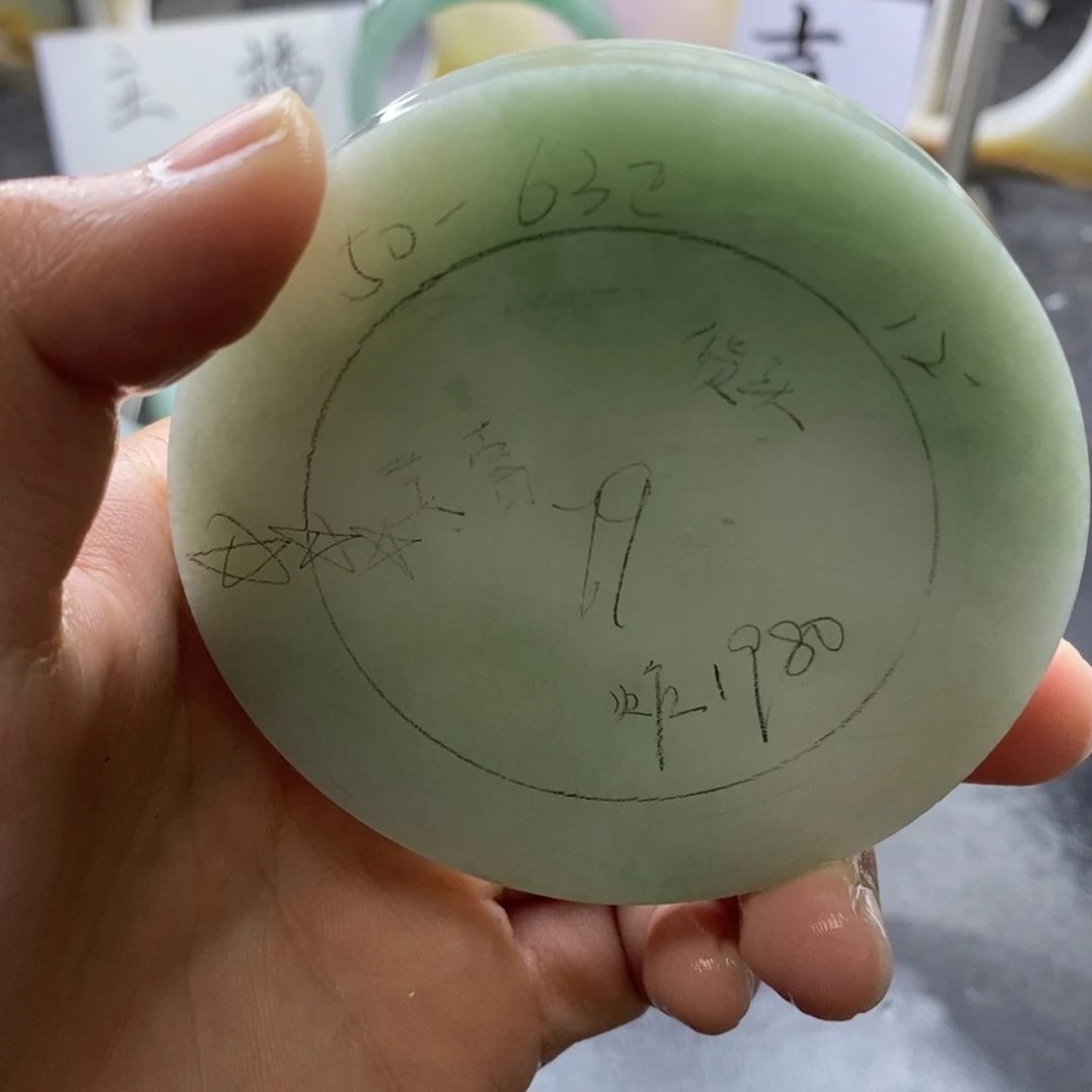 定制翡翠未镶嵌翡翠手镯