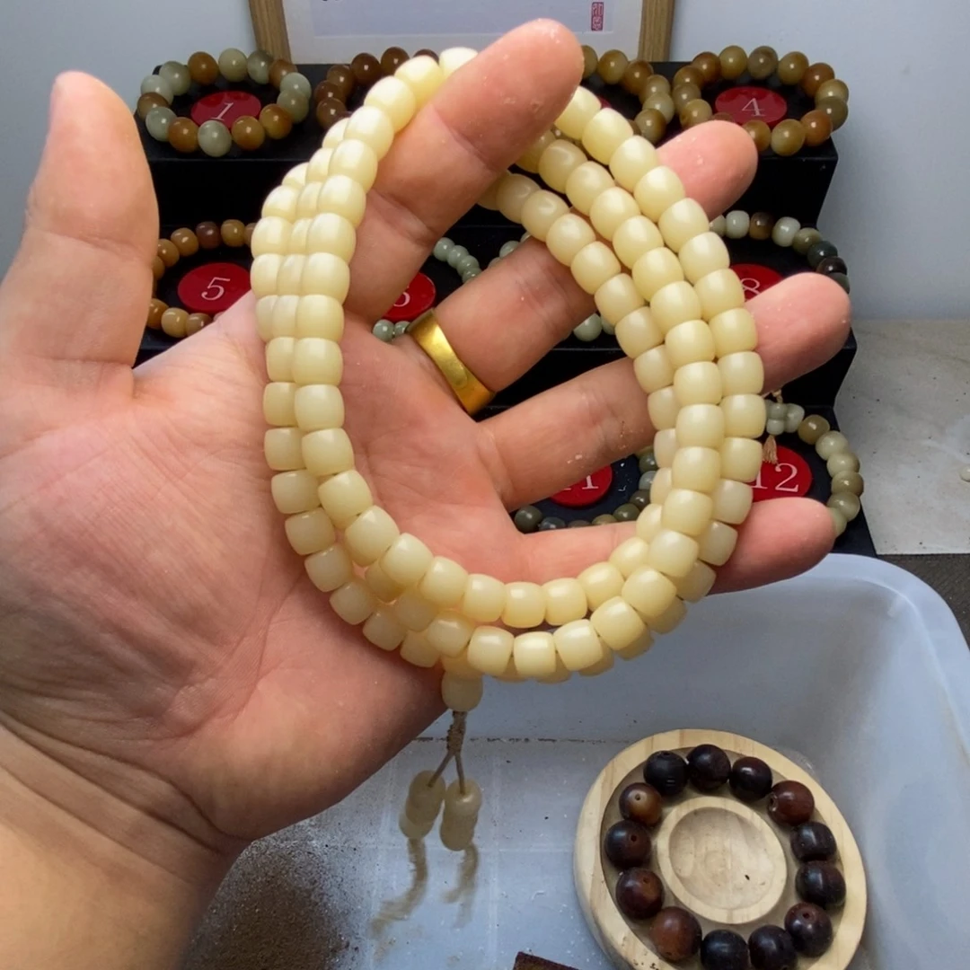 王***＂菩提根/象牙果吊坠