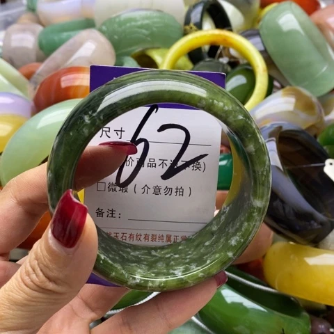 蛇纹石玉手镯未镶嵌