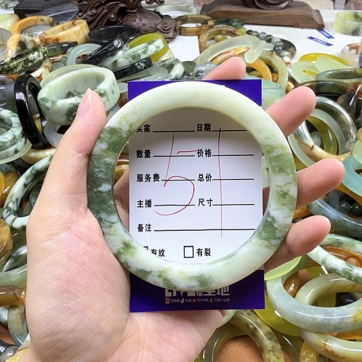 薯***。蛇纹石玉未镶嵌纯天然蛇纹石岫玉