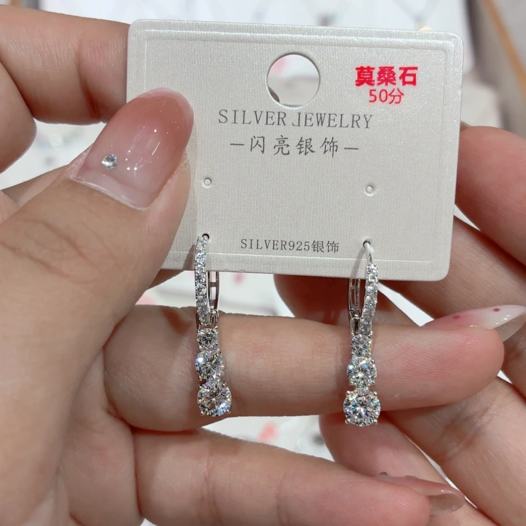 925银合成碳硅石耳扣