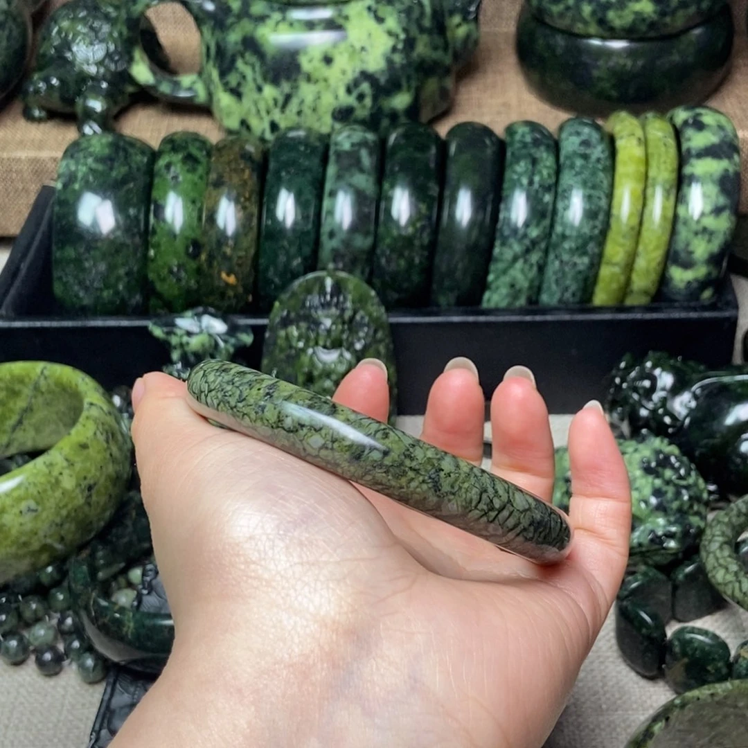 蛇纹石玉手镯未镶嵌绵**雨
