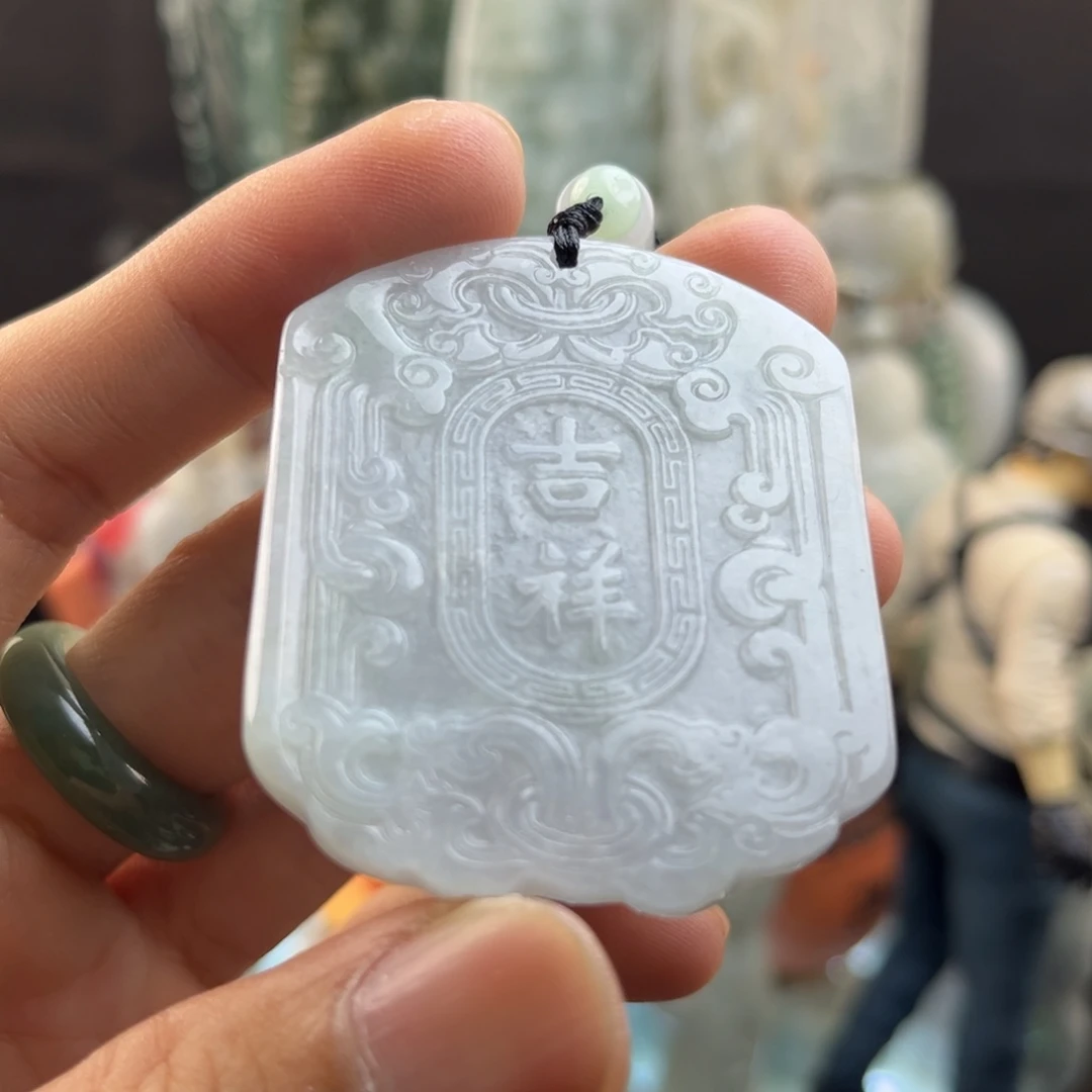 翡翠未镶嵌颈饰吉祥