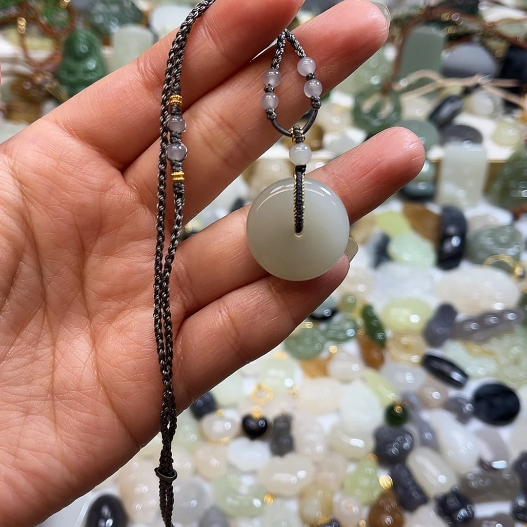 和田玉未镶嵌吊坠(赠链)