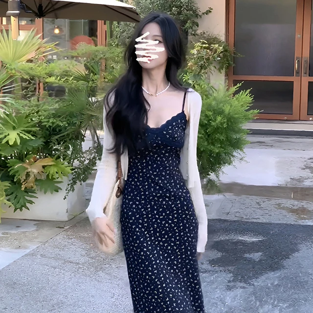 2025早春新款韩系温柔风V领修身显瘦碎花吊带连衣裙开衫两件套女