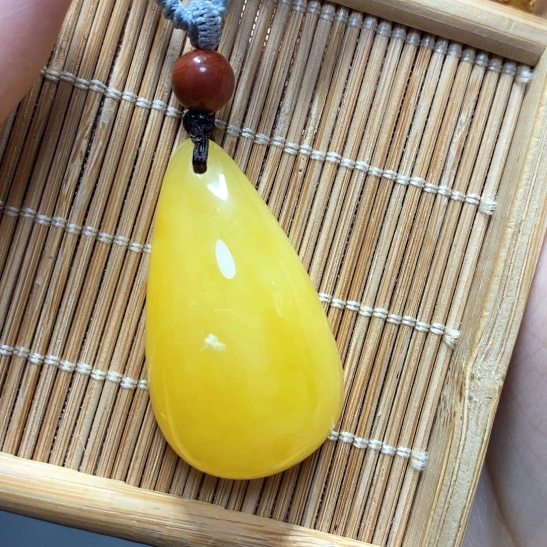 琥珀颈饰未镶嵌陈