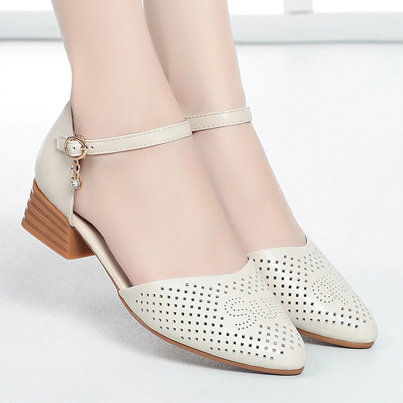 粗跟凉鞋女2025新款夏季包中跟镂空软底一字扣带时装仙女