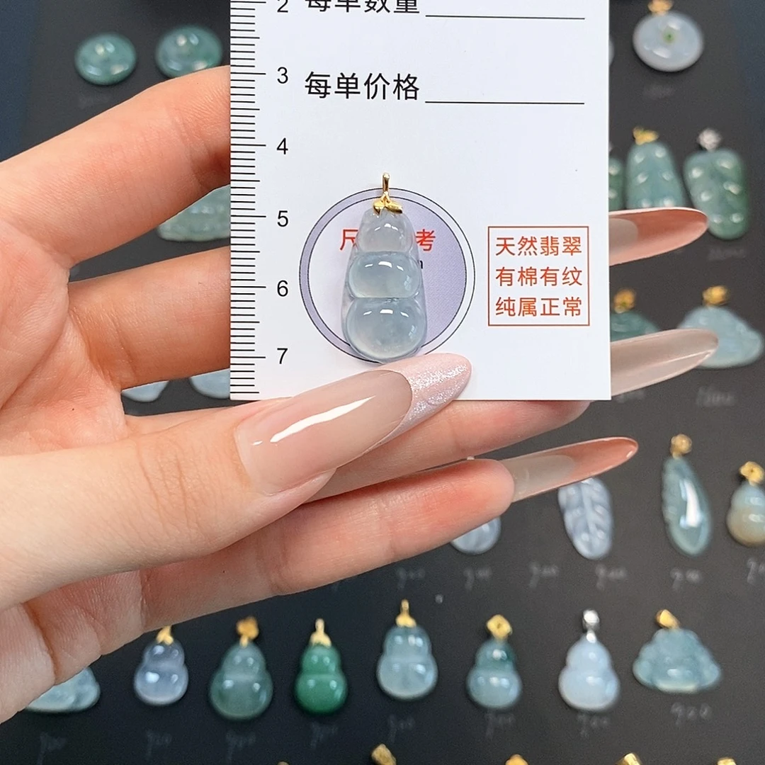 小***乖翡翠18K金镶嵌颈饰