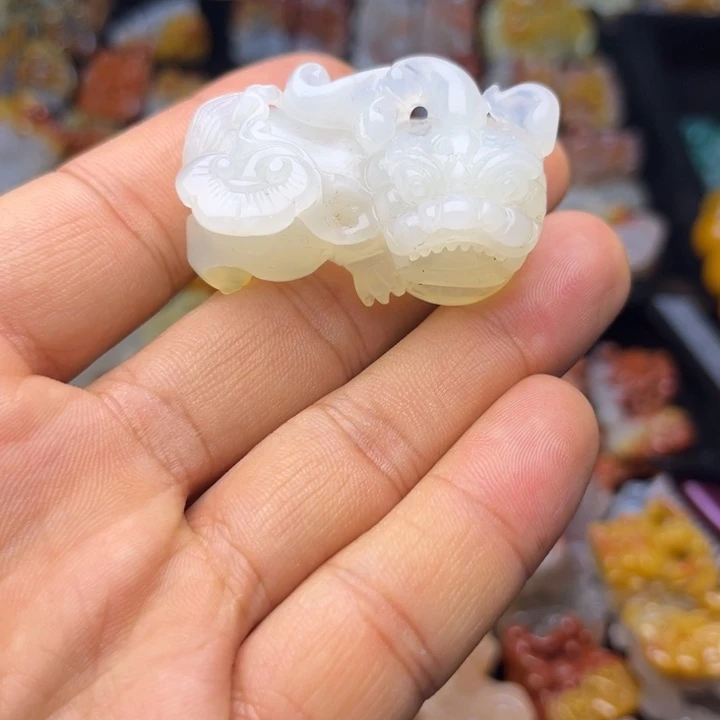 石英质玉（黄龙玉）未镶嵌颈饰龙**t