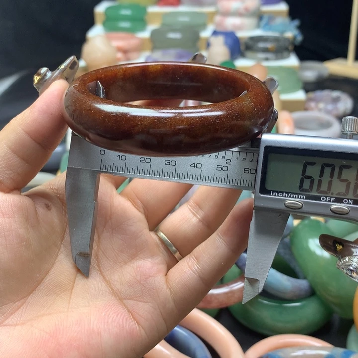 未镶嵌手镯石英质玉