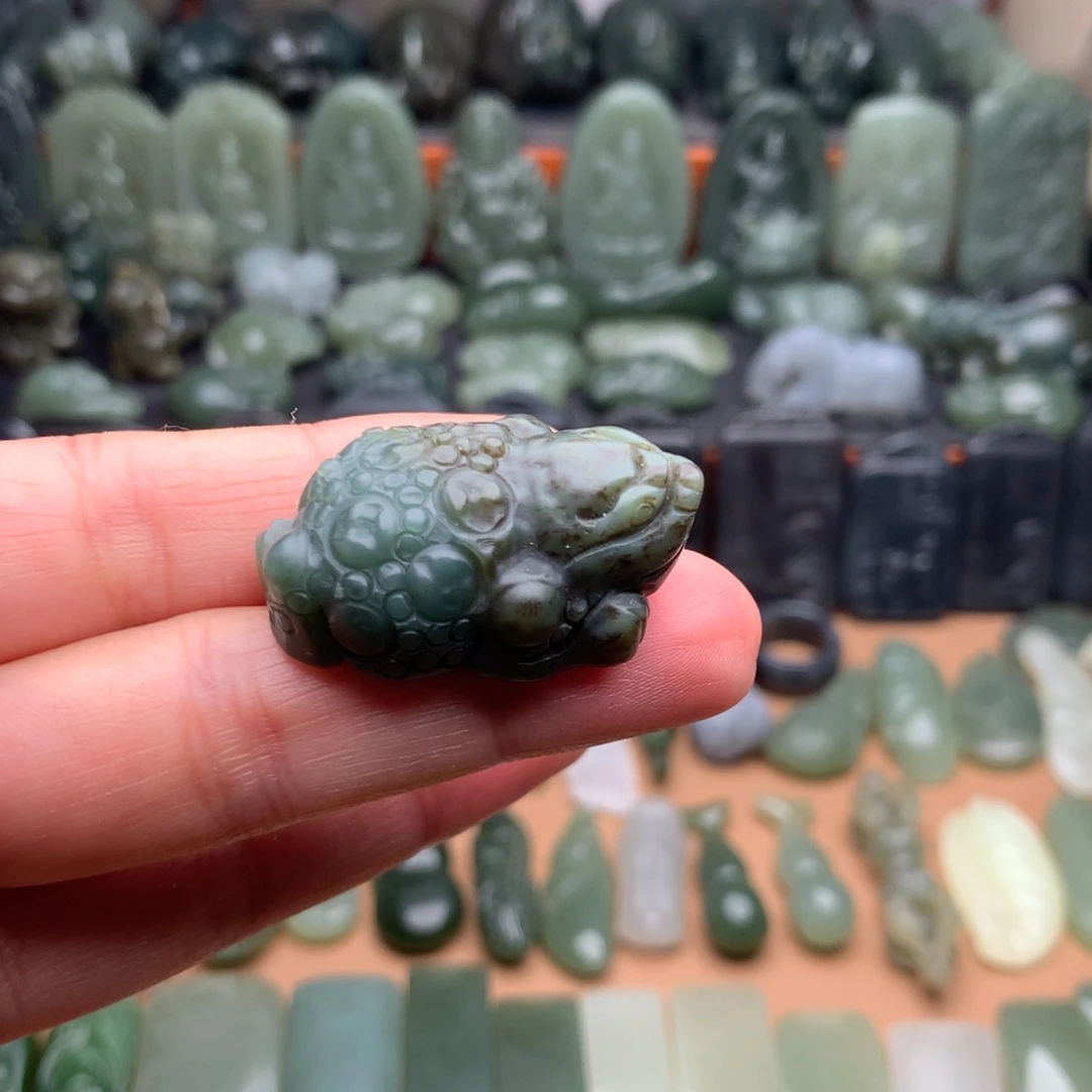 和田玉未镶嵌颈饰挂件17