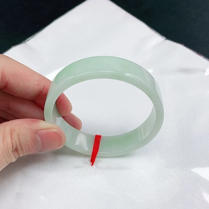 翡翠手镯未镶嵌圈52.6。4025