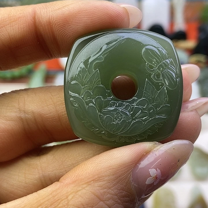 和田玉未镶嵌颈饰湖水方扣吊坠