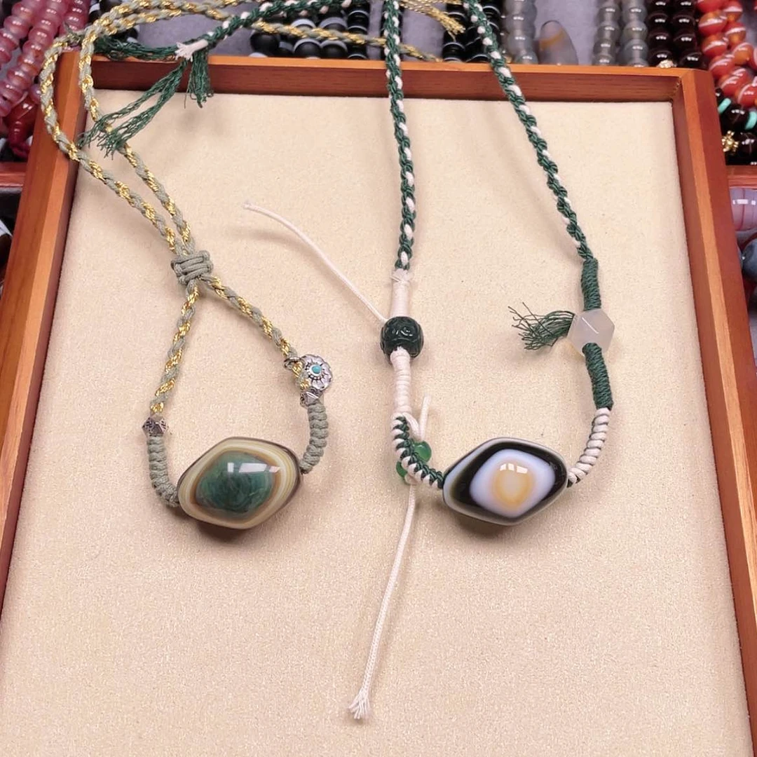 【闪购商品】玛瑙/玉髓珠宝半成品未镶嵌在***上