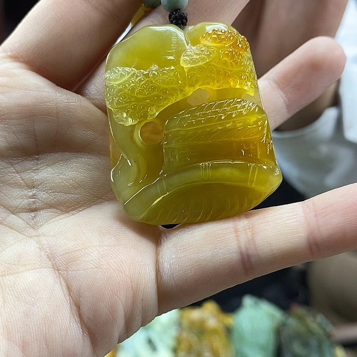 蛇纹石玉未镶嵌颈饰