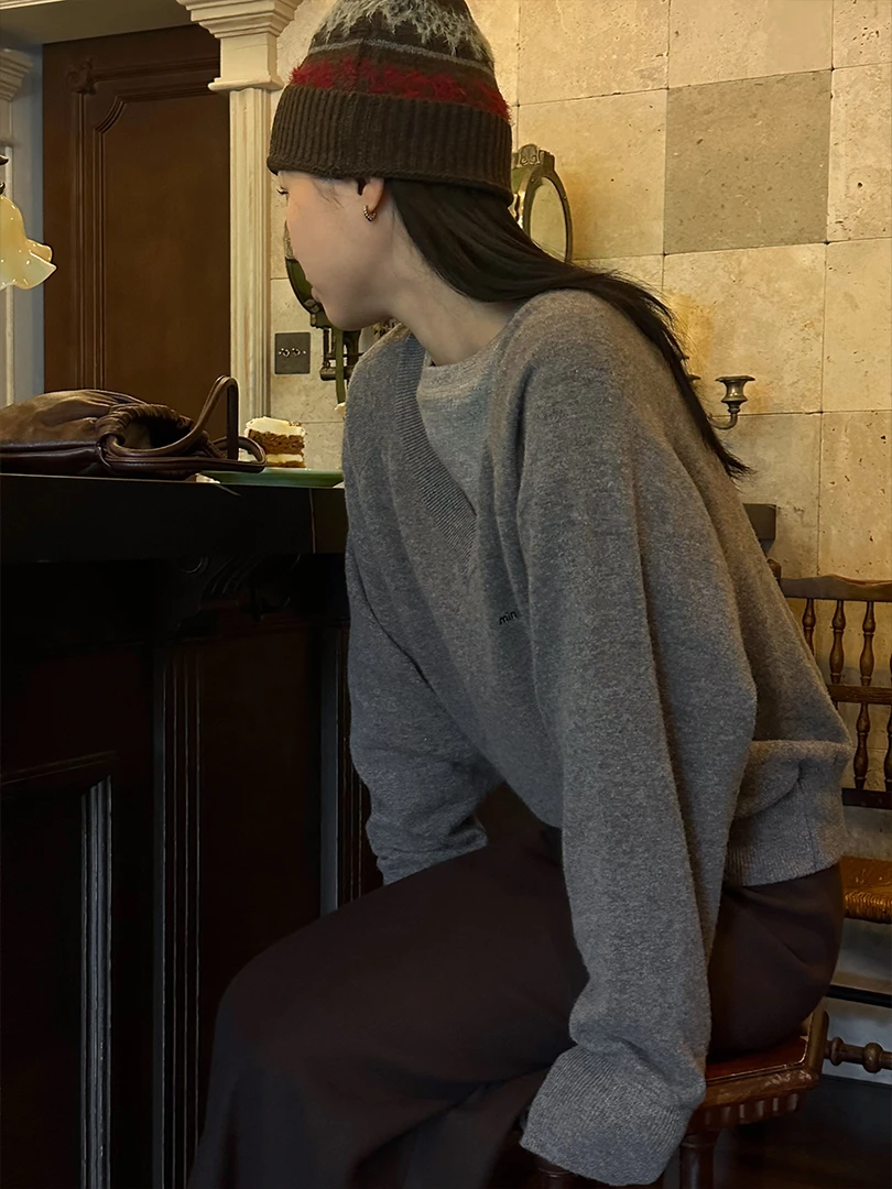 【素简】冬季新款miu系主推字母绣花叠穿羊毛衫宽松V领毛衣 02531