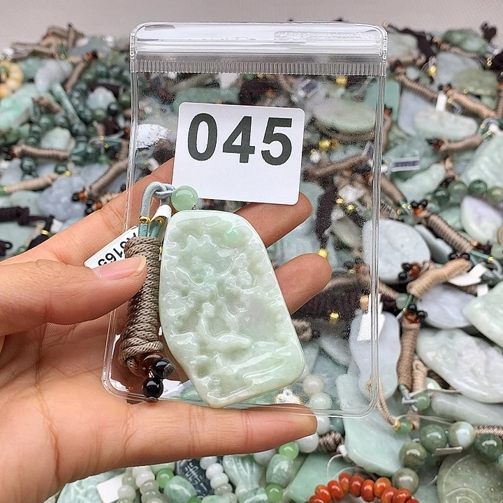 翡翠颈饰未镶嵌佛****）翡翠