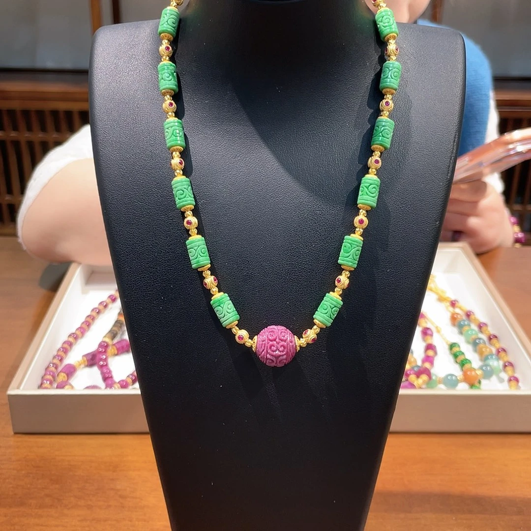 锦纶铁合金吊坠红宝