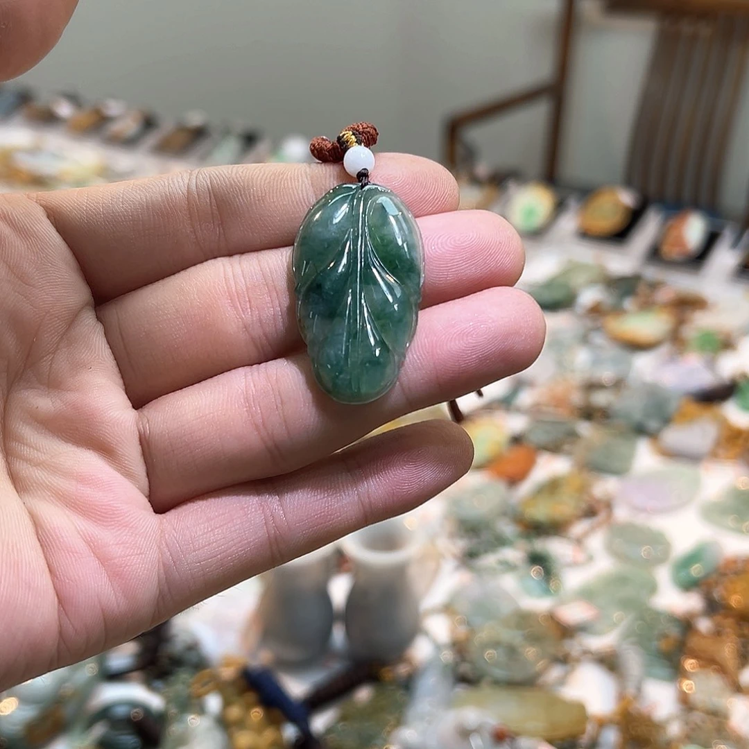 翡翠未镶嵌颈饰挂件