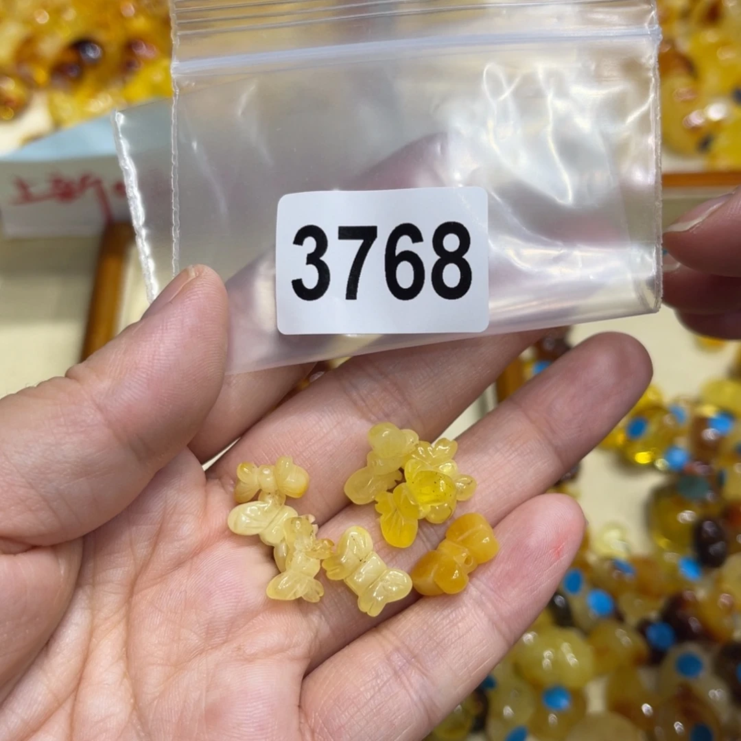 莫***莫琥珀未镶嵌珠宝奇石