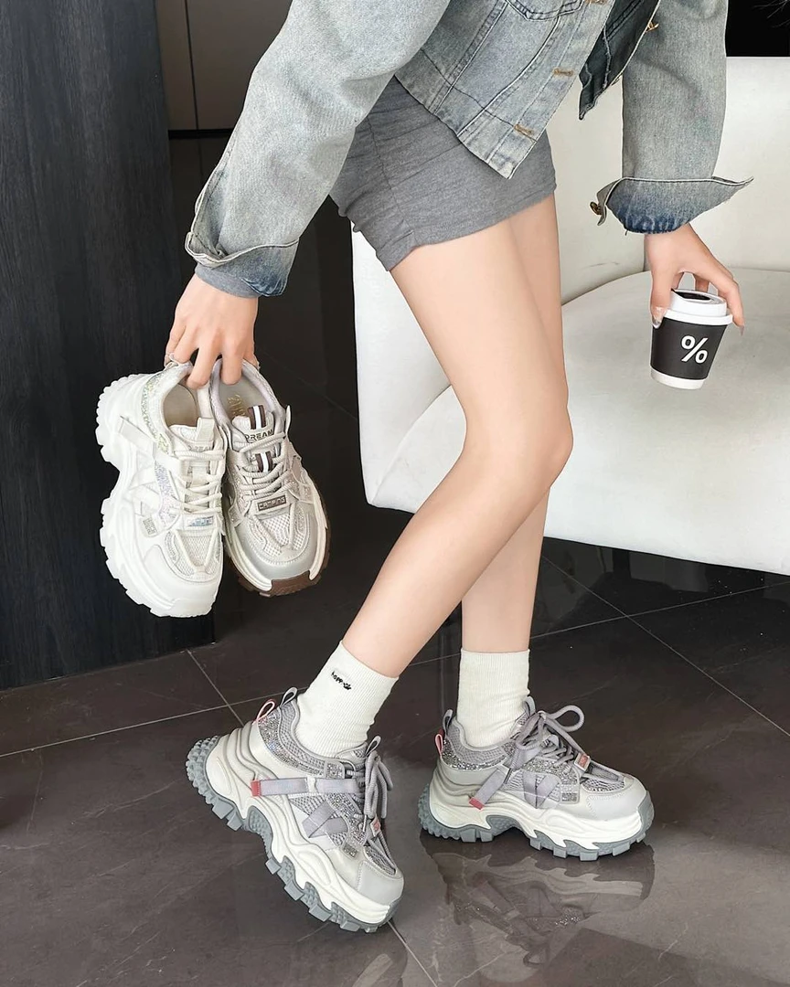 戈美其2025春季新款老爹鞋带钻发泡底时尚高跟休闲女鞋15251585