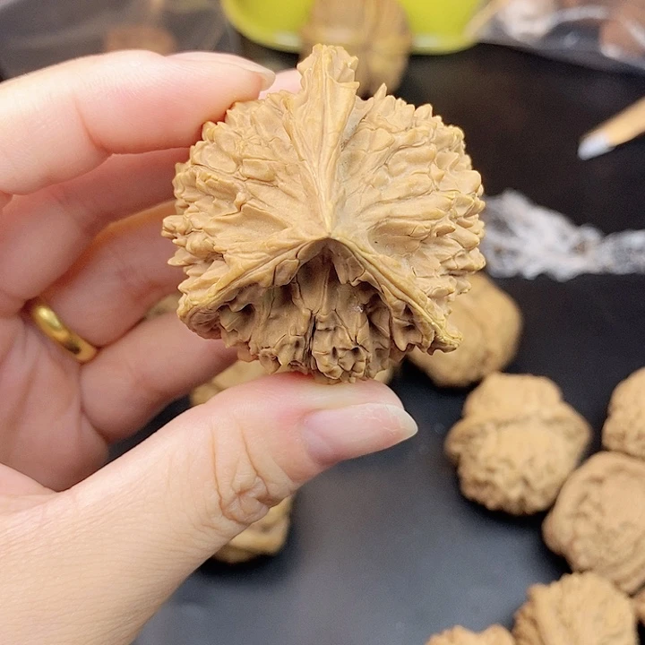 知***一文玩核桃吊坠黄瑕疵不退不换