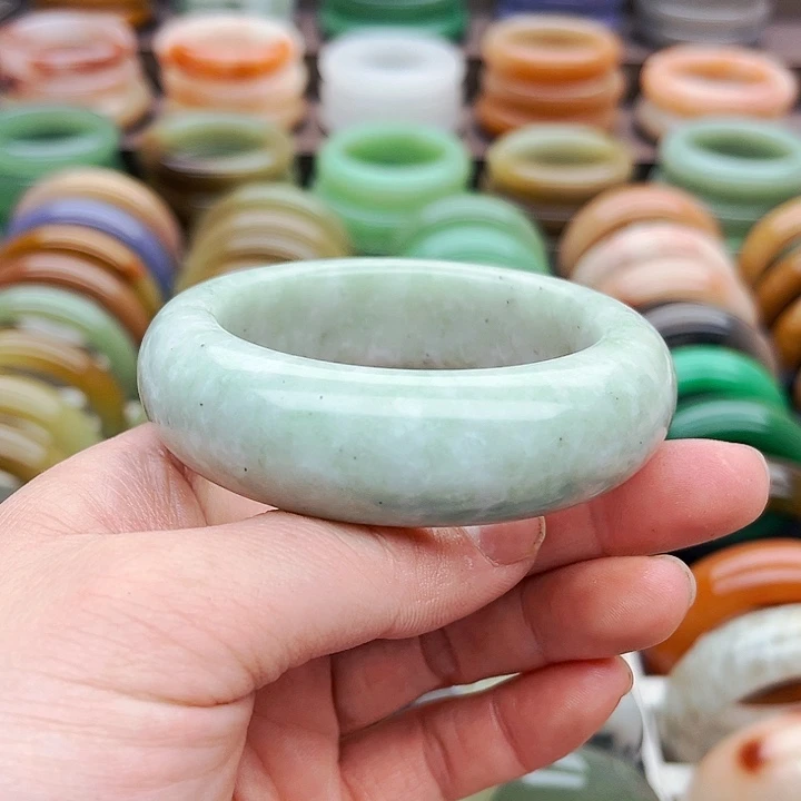 未镶嵌手镯（圆镯）石英质玉